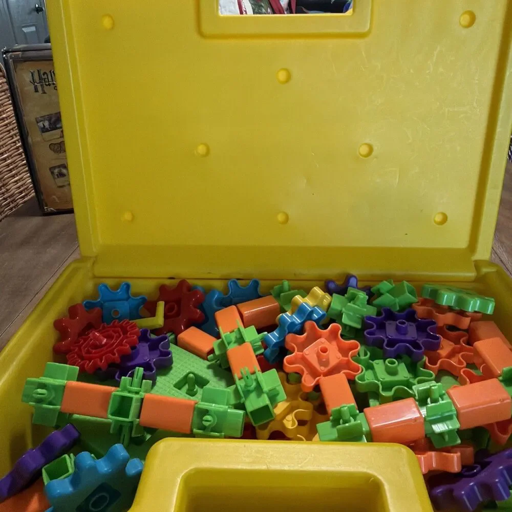 Vintage 1983 Fisher Price Construx Building Set Carry Case w Parts USA Made